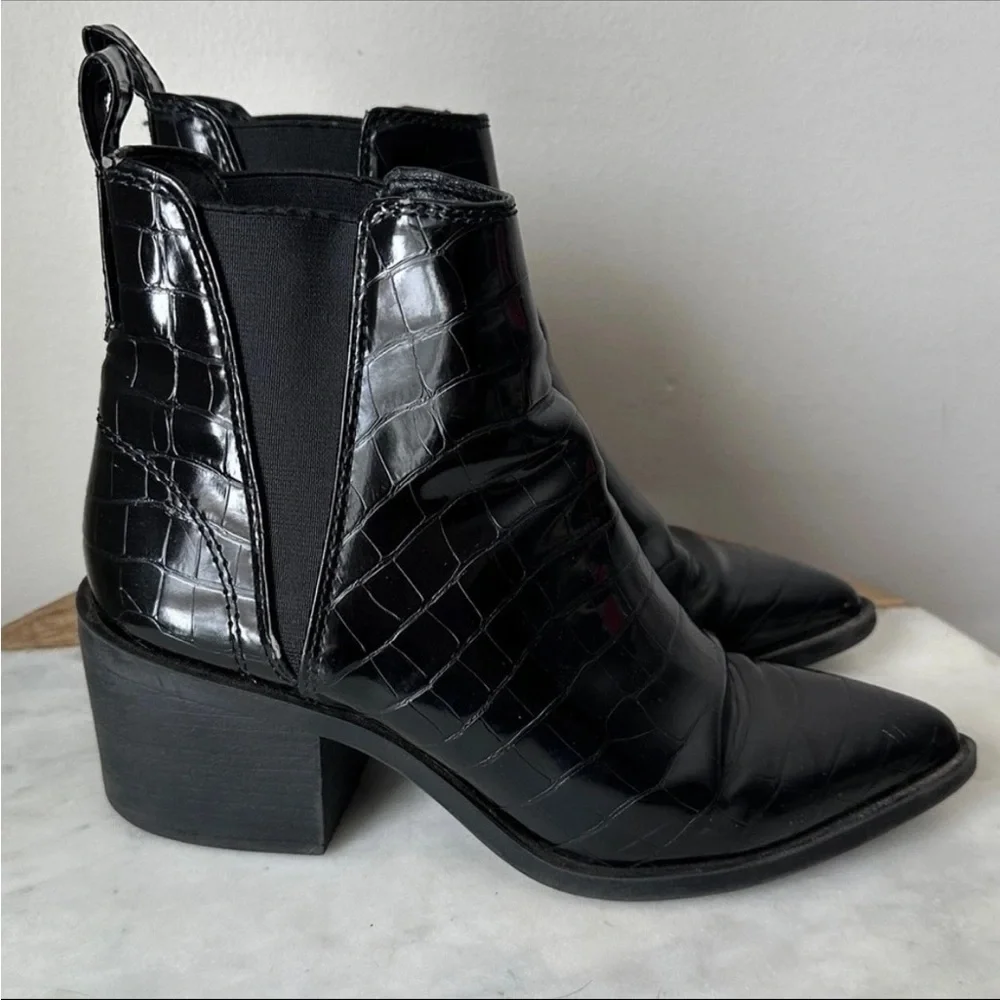 Steve Madden Audience heeled ankle boots in black crocodile texture size 7